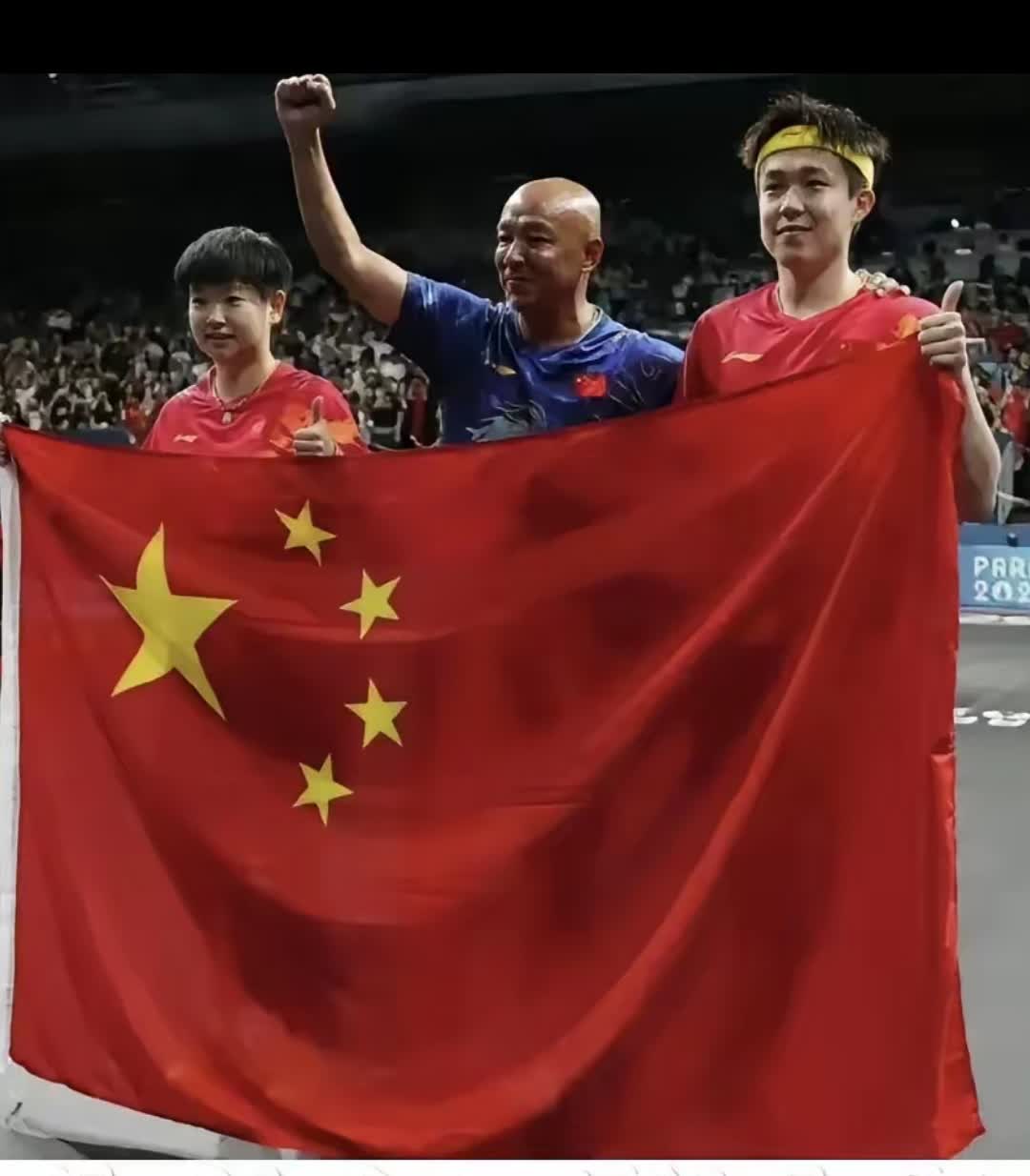 全力以赴拼搏胜利，球员挥洒汗水，共创辉煌