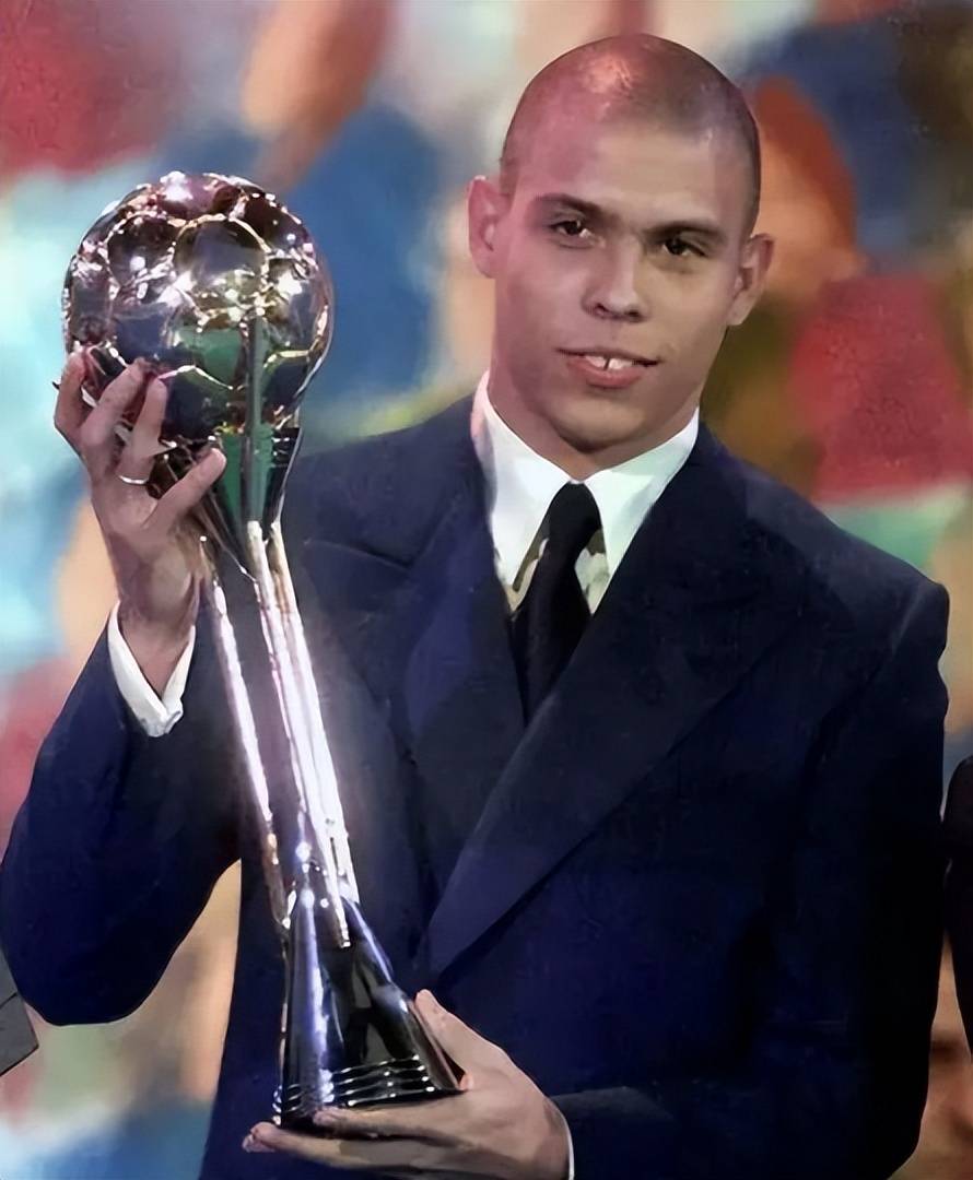 包含足球再创历史，冠军实至名归的词条