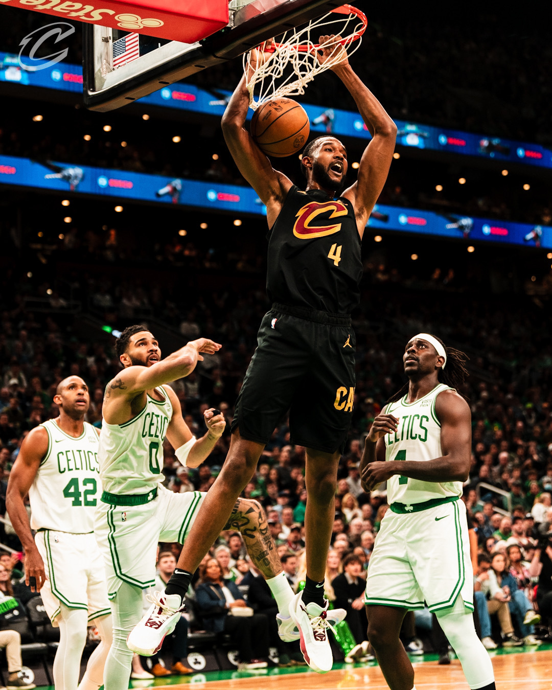 骑士完胜鹈鹕，德罗赞关键制胜