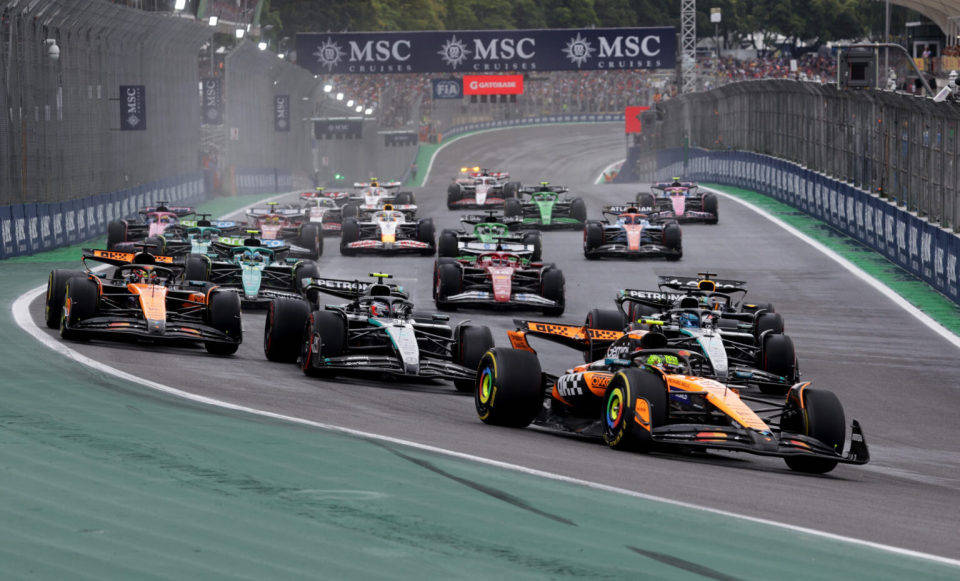 红牛车队完胜阿斯顿马丁,诺里斯带队取胜 红牛车队完胜阿斯顿马丁,诺里斯带队取胜