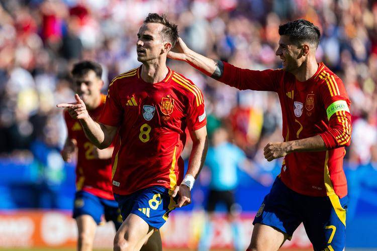 西班牙绝杀瑞士晋级欧洲杯决赛，强势出线